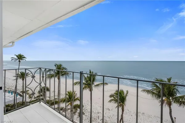 $5,500,000 | 2011 Gulf Shore Boulevard North, Unit 64, Naples, FL 34102