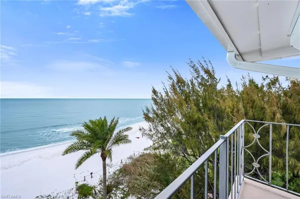 $5,500,000 | 2011 Gulf Shore Boulevard North, Unit 64, Naples, FL 34102
