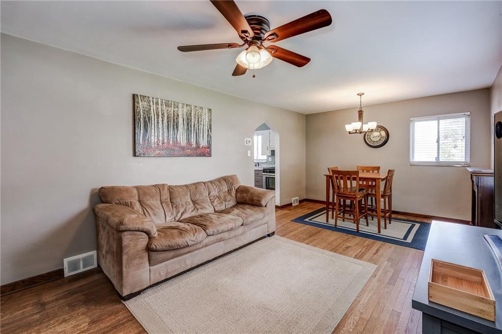 214 Shadyhill Road Pittsburgh, PA 15205 - Photo 2 of 20 Living Room