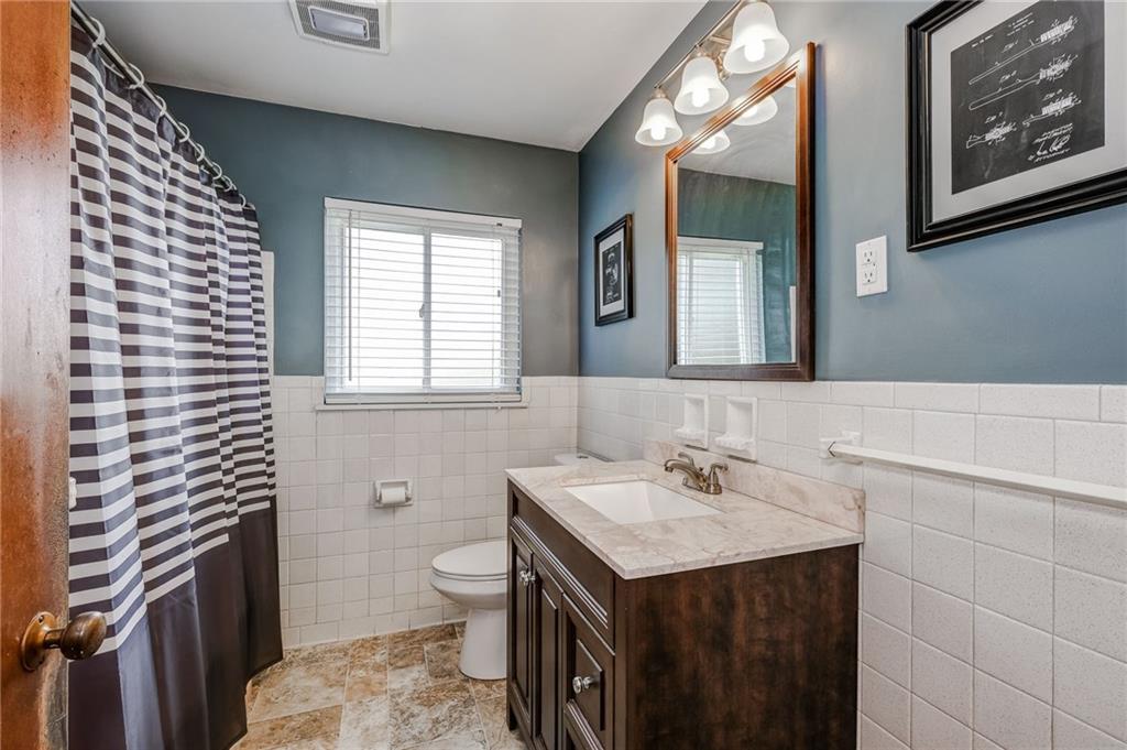 214 Shadyhill Road Pittsburgh, PA 15205 - Photo 14 of 20 Full Bathroom