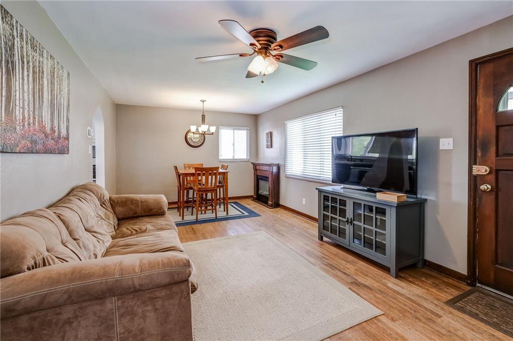 214 Shadyhill Road Pittsburgh, PA 15205 - Photo 3 of 20 Living Room