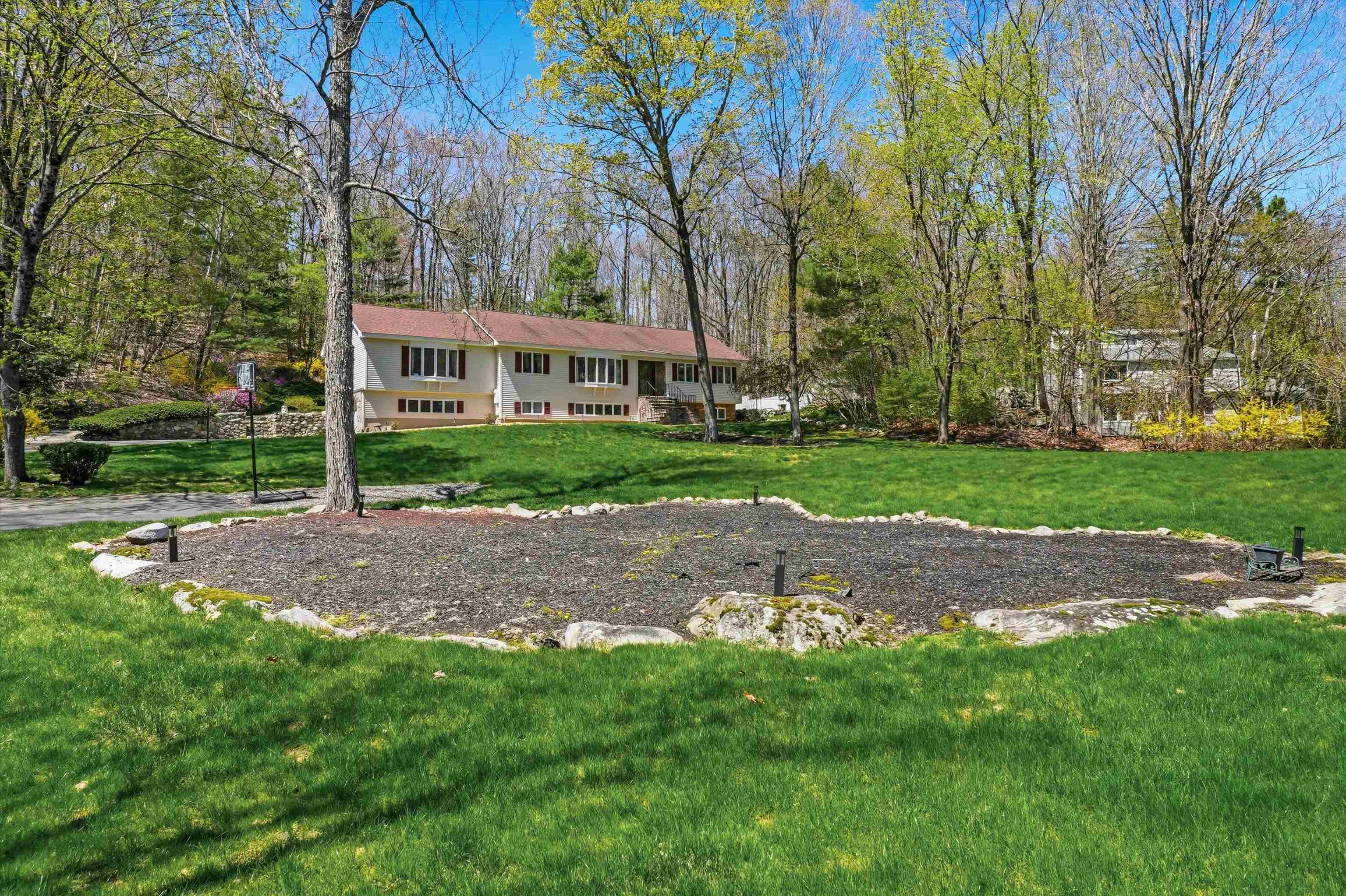 11 Oriole Road Windham, NH 03087 - Photo 3 of 52