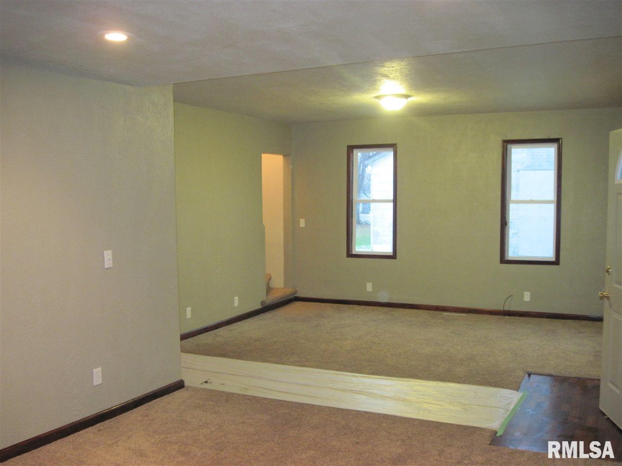 305 East 3rd Street Delavan, IL 61734 - Photo 5 of 30 Gallery Image 5
