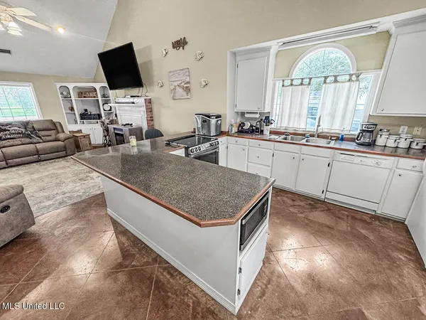 $420,000 | 628 Highway 569, Ferriday, LA 71334