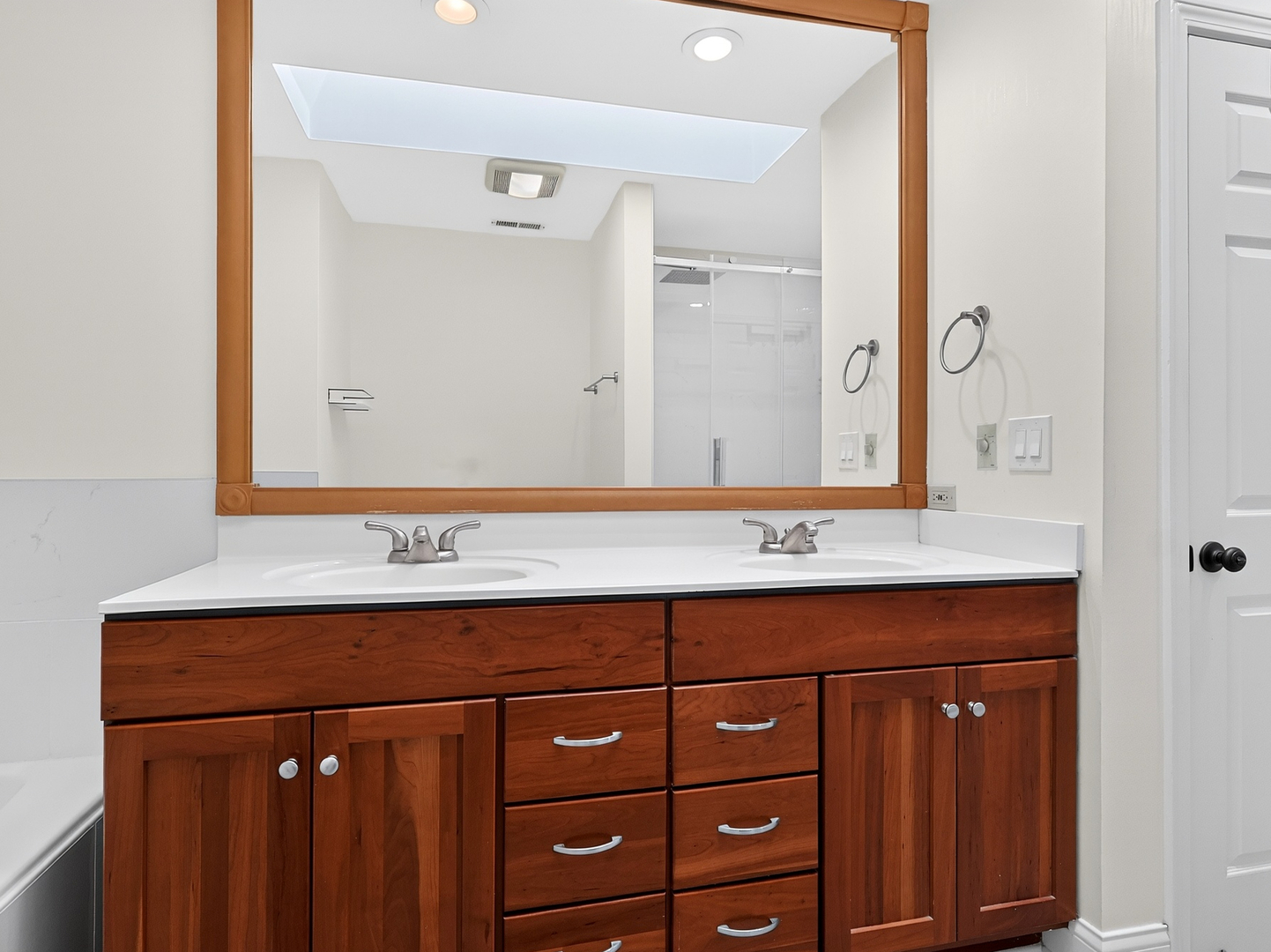 22W132 Butterfield Road Glen Ellyn, IL 60137 - Photo 14 of 26 Gallery Image 14