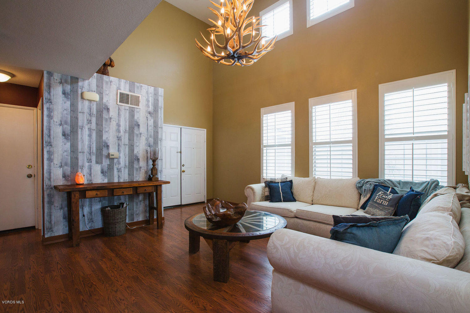 1739 Empty Saddle Road Simi Valley, CA 93063 - Photo 2 of 19 003_3living_room