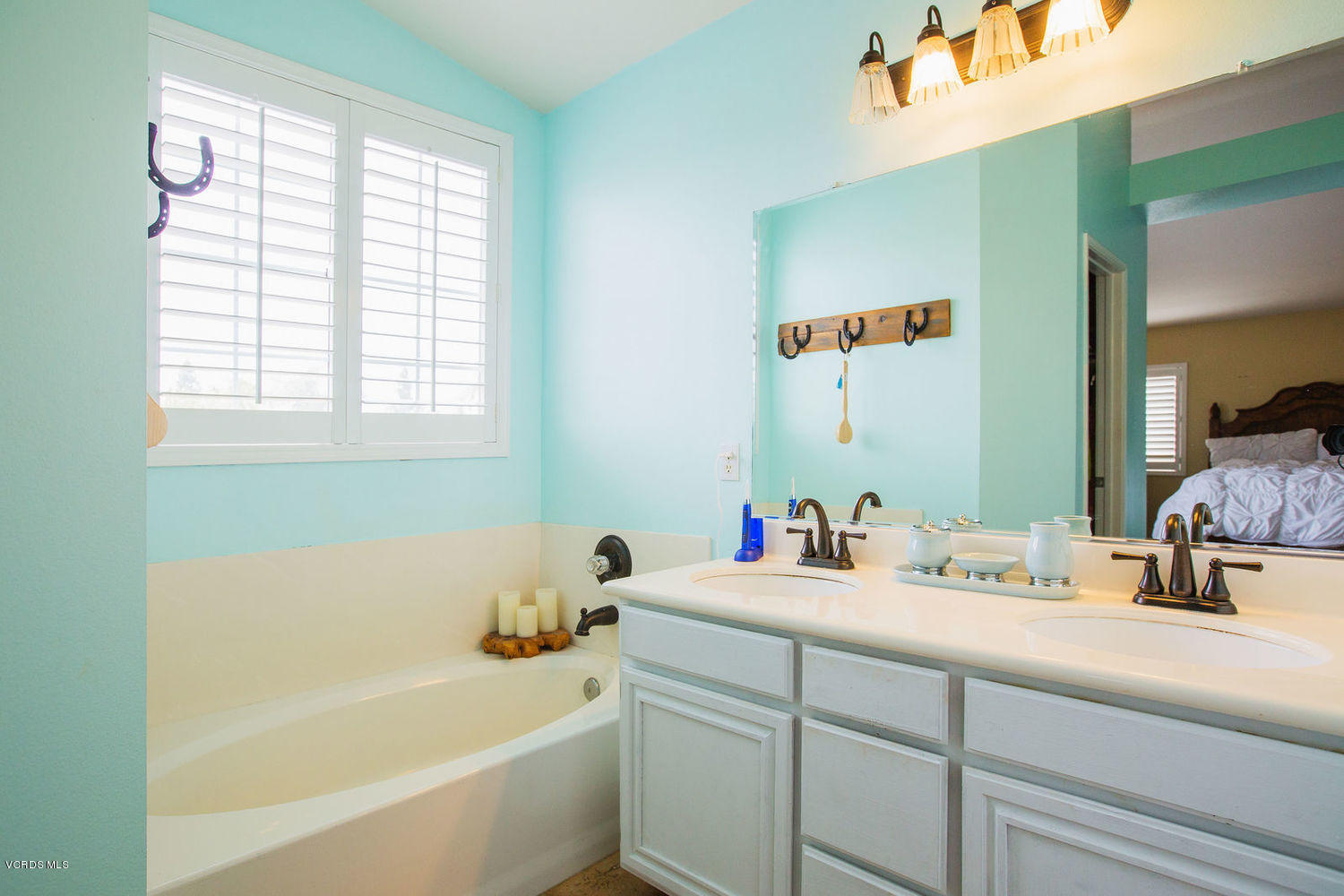 1739 Empty Saddle Road Simi Valley, CA 93063 - Photo 13 of 19 015_15master_bath