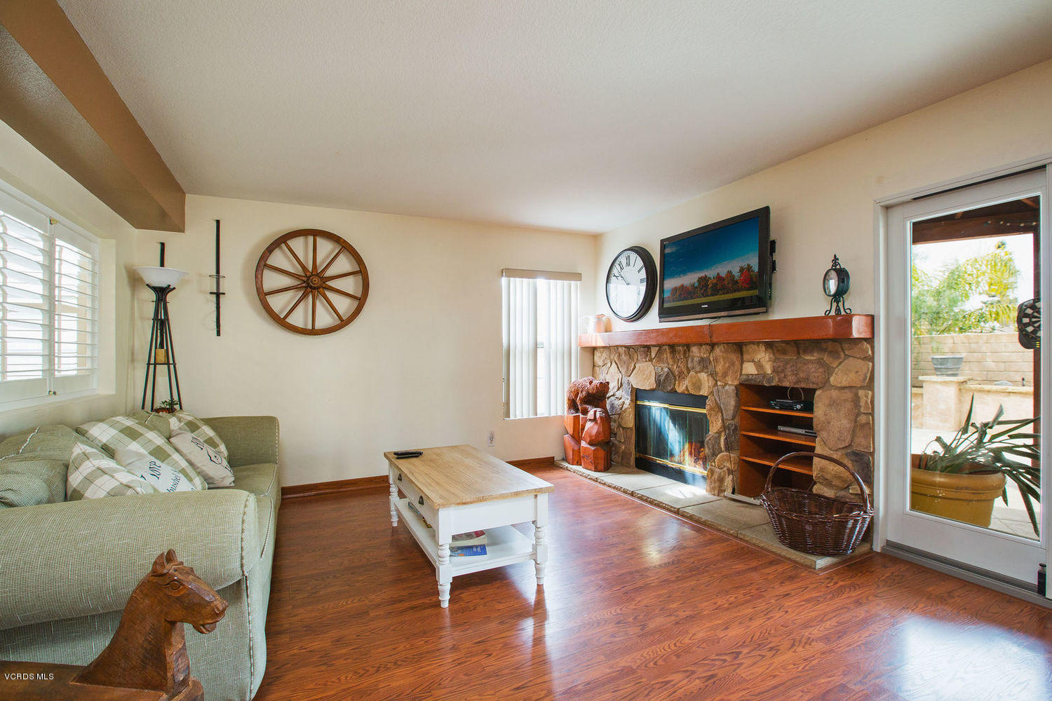 1739 Empty Saddle Road Simi Valley, CA 93063 - Photo 6 of 19 008_8family_room
