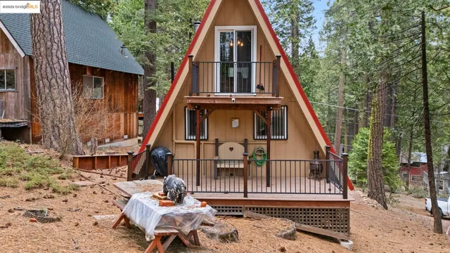 a view of a house with a small yard