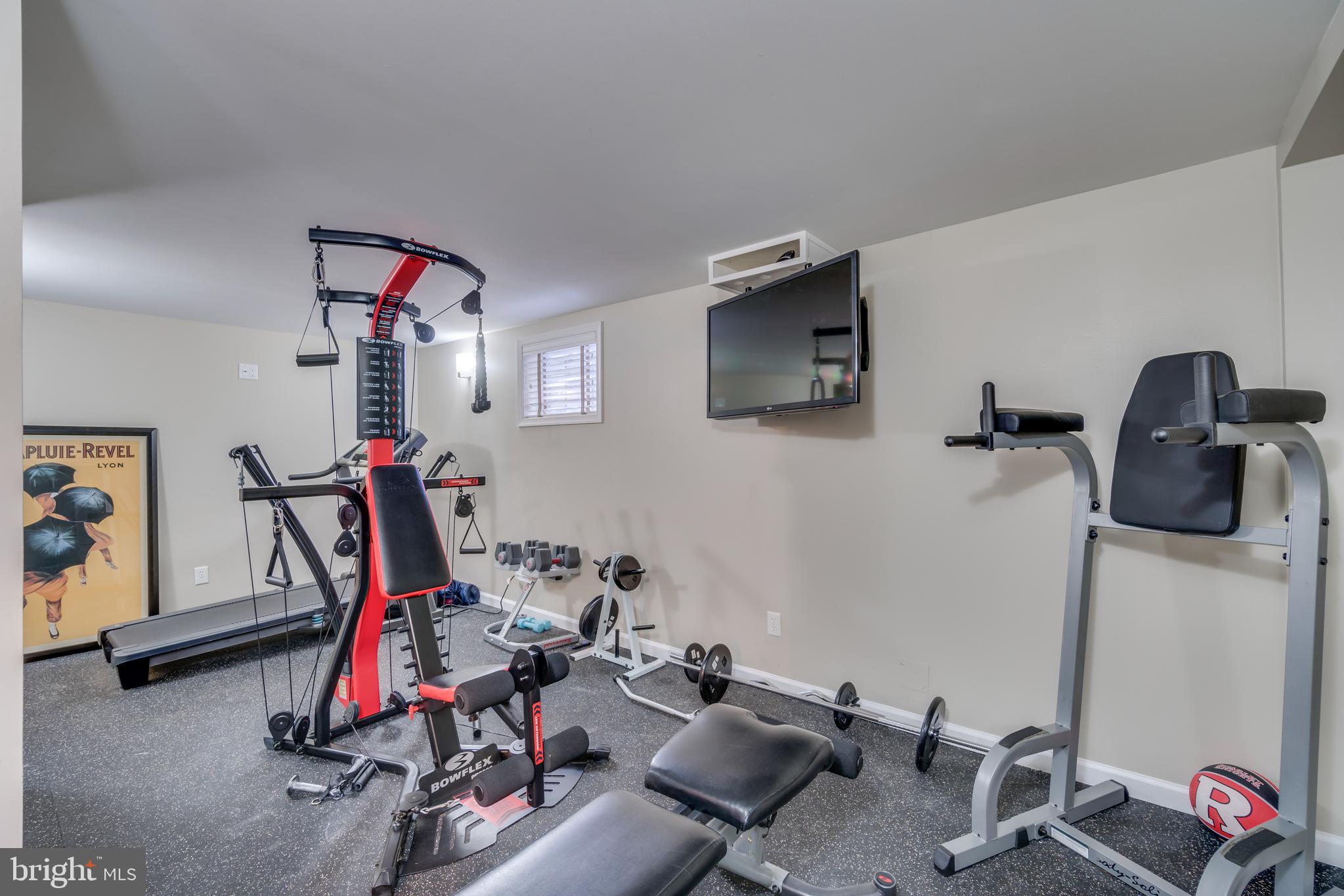 9618 Sutherland Road Silver Spring, MD 20901 - Photo 5 of 52 Amazing home gym: fully equipped for your workout