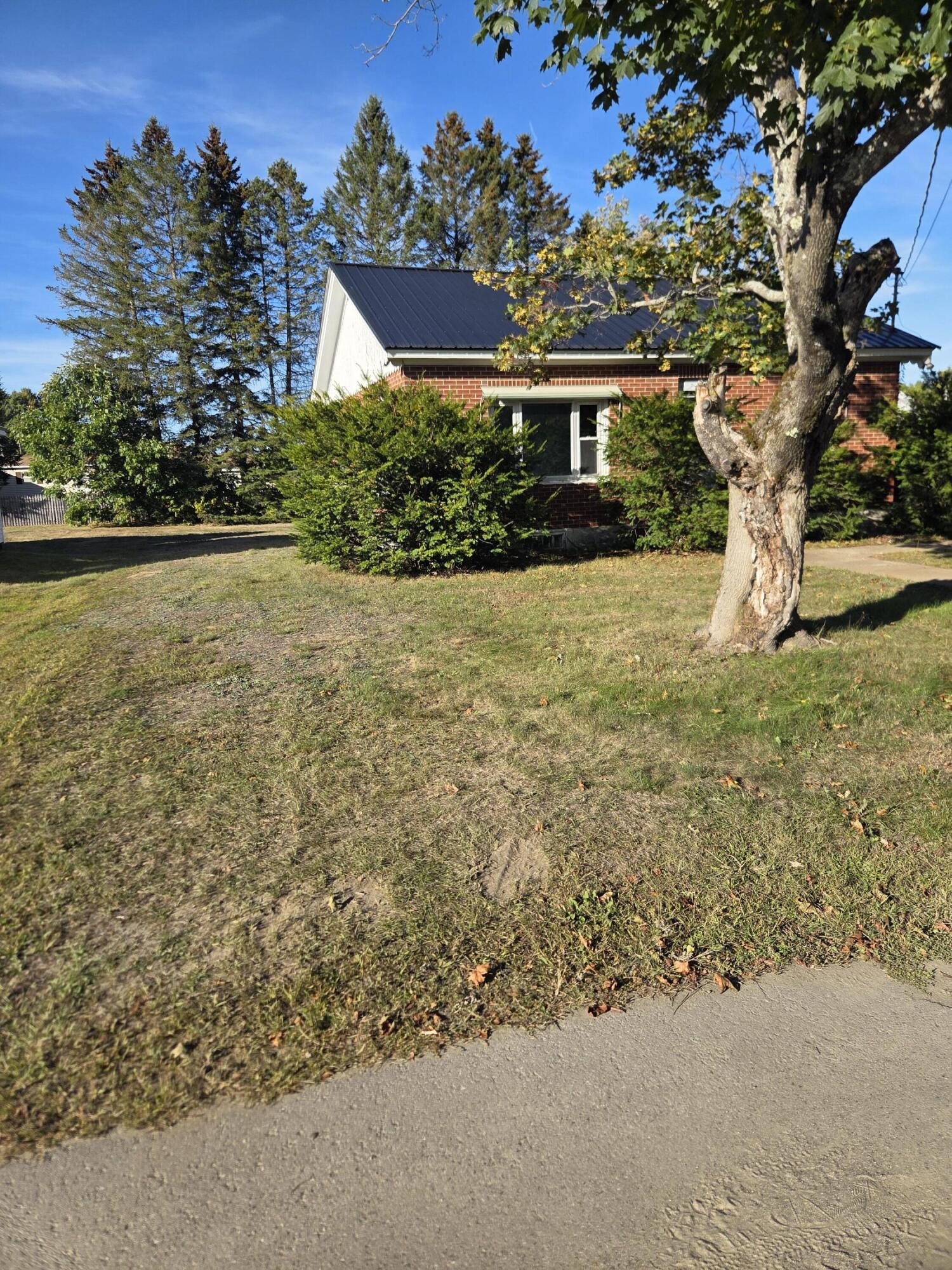 28 Dr Mann Road Skowhegan, ME 04976 - Photo 3 of 37 20250921_163024