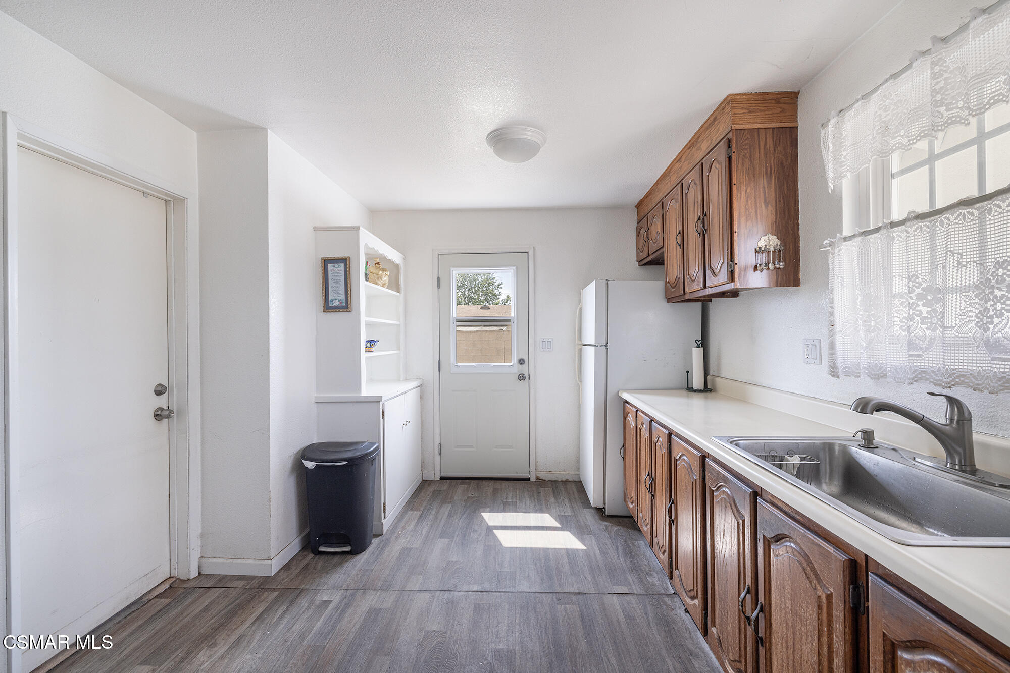 1620 Spence Street Simi Valley, CA 93065 - Photo 11 of 28 Spence9