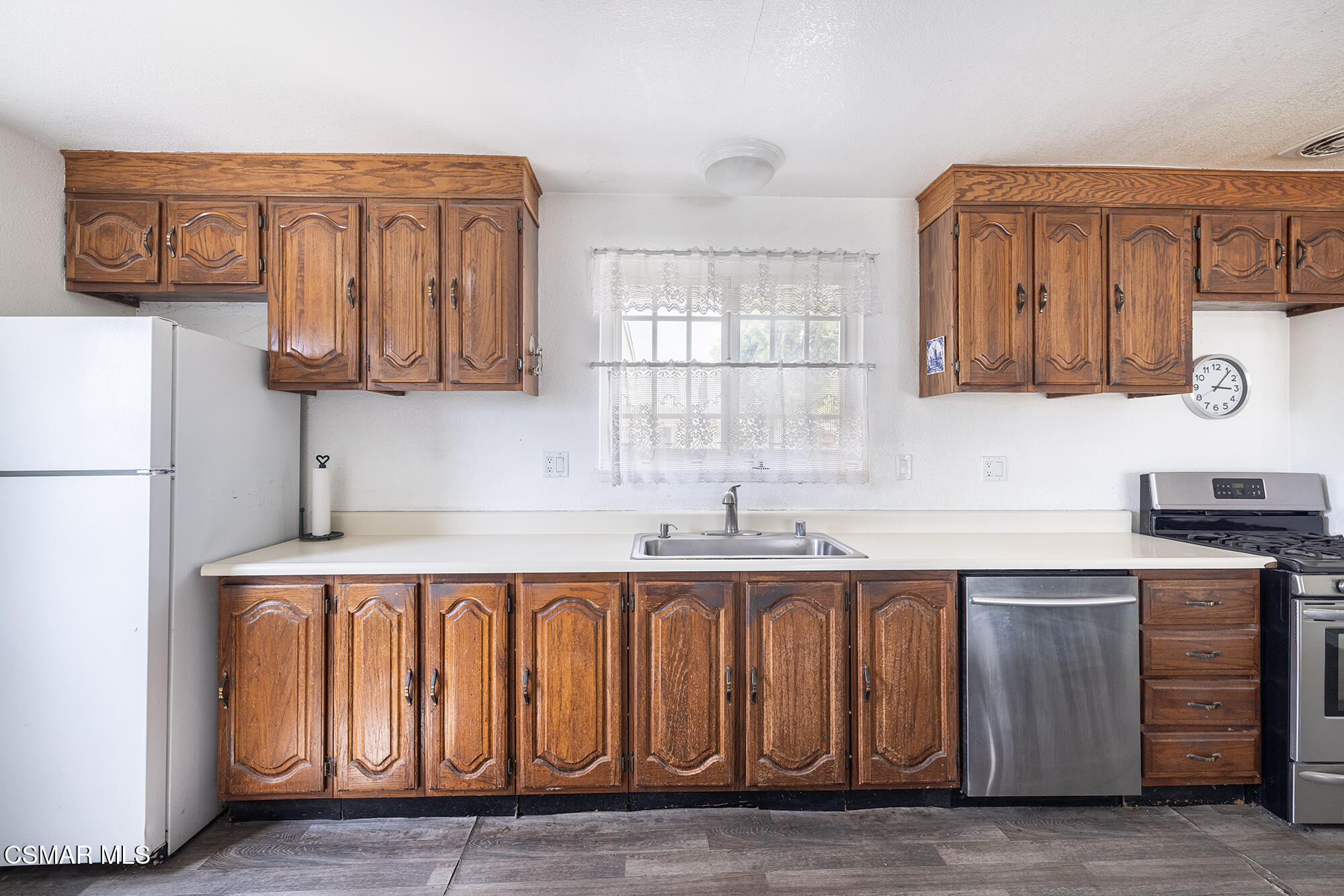 1620 Spence Street Simi Valley, CA 93065 - Photo 12 of 28 Spence10