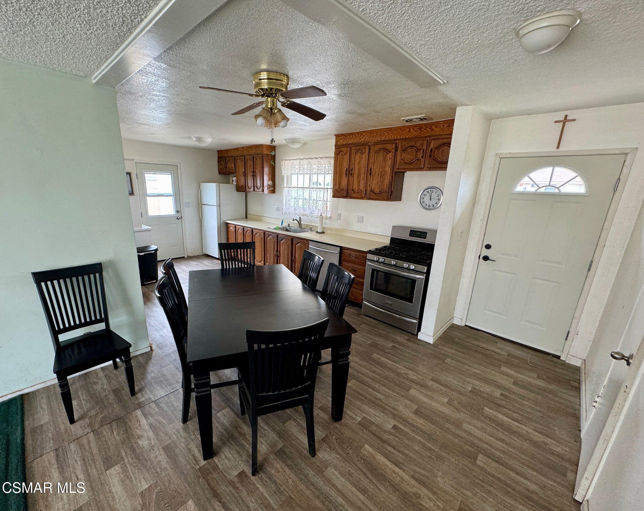 1620 Spence Street Simi Valley, CA 93065 - Photo 8 of 28 IMG_3994