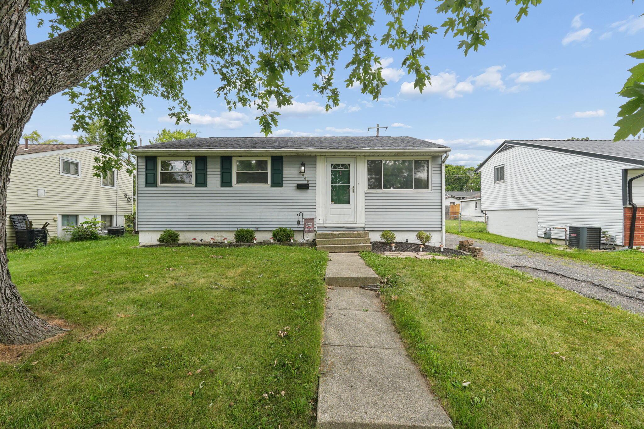 4040 Randell Road Columbus, OH 43228 - Photo 2 of 31 2-web-or-mls-4040-randell-rd