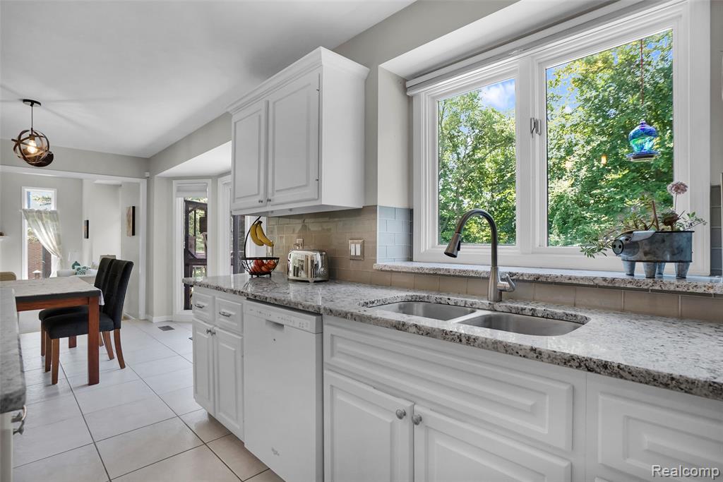 1400 Lakeview Drive Rochester Hills, MI 48306 - Photo 11 of 45