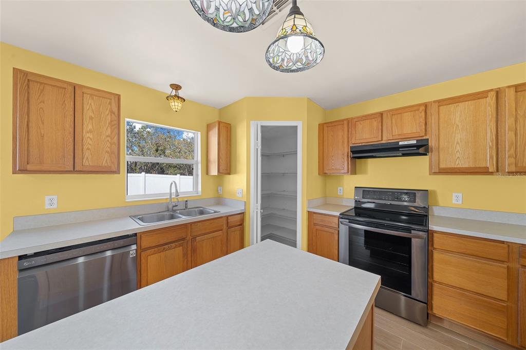 10191 Jordan Street Spring Hill, FL 34608 - Photo 29 of 59 kitchen