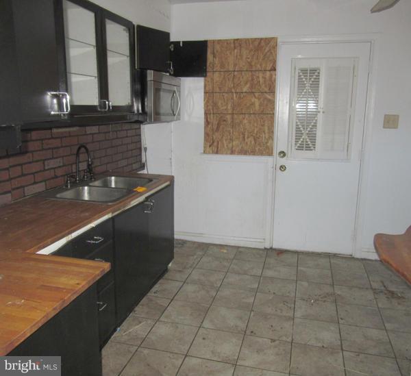 4216 Colborne Road Baltimore, MD 21229 - Photo 4 of 14 Kitchen