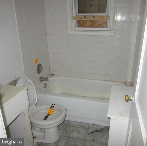 4216 Colborne Road Baltimore, MD 21229 - Photo 8 of 14 Bath