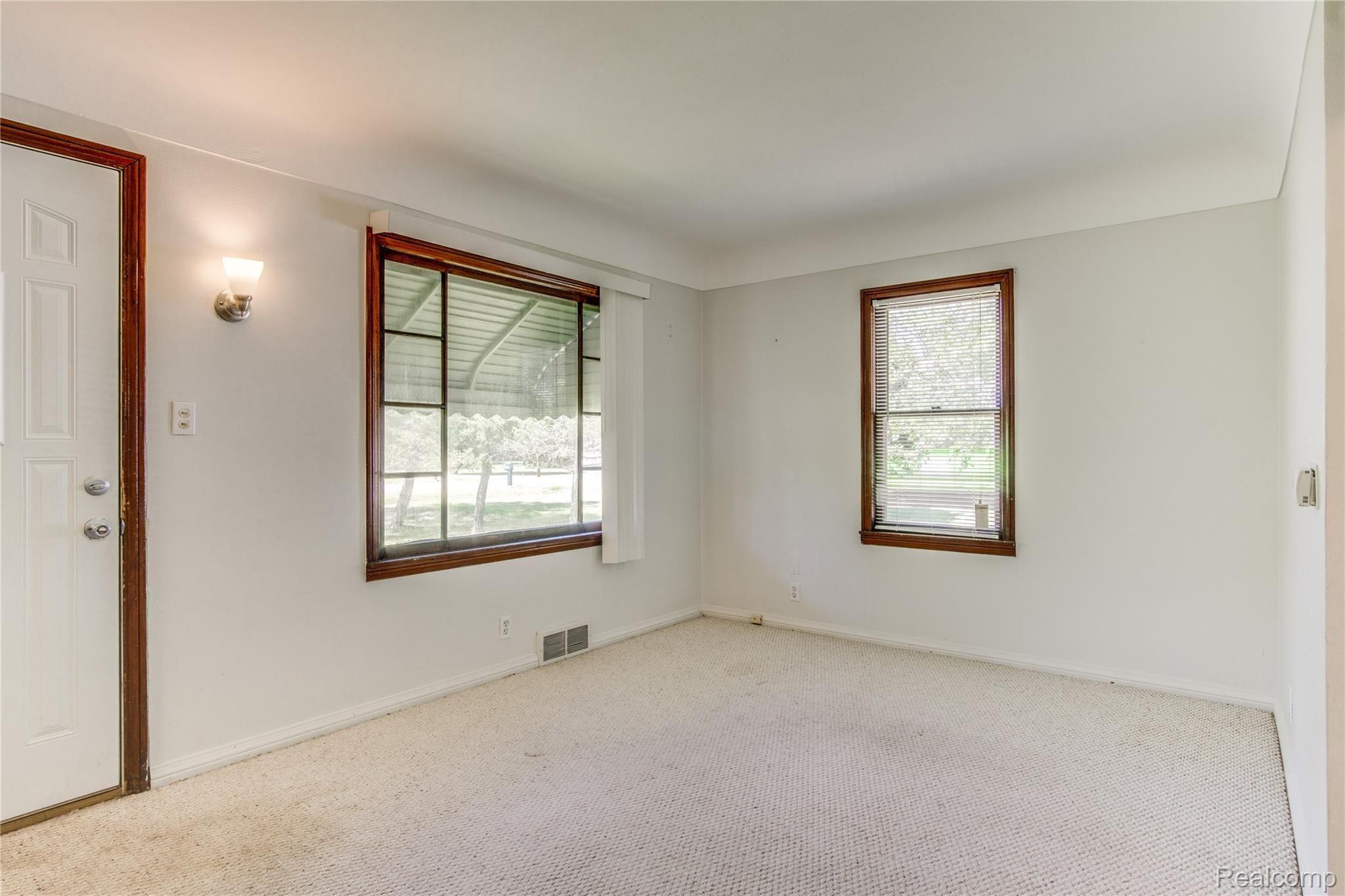 2345 Howe Road Burton, MI 48519 - Photo 3 of 15 Interiors (5 of 14).jpg