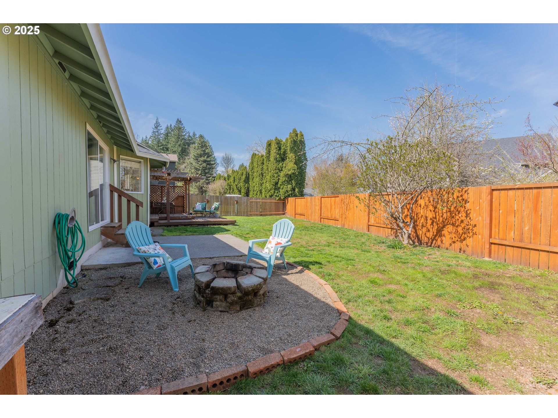 3983 Southeast 30th Street Gresham, OR 97080 - Photo 27 of 34 a backyard of a house with table and chairs