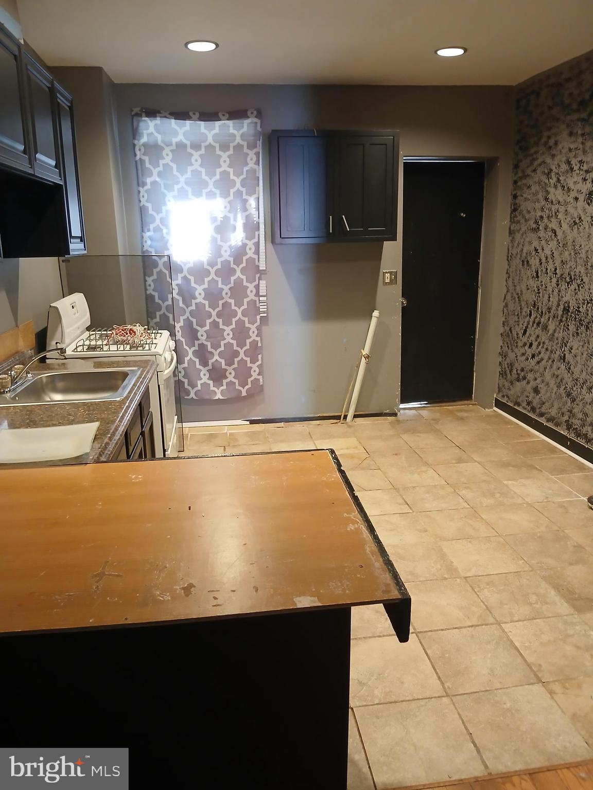 1812 North Chapel Street Baltimore, MD 21213 - Photo 2 of 12 Kitchen