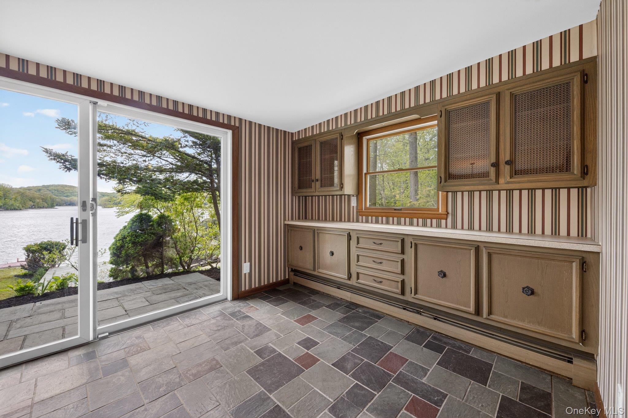 378 Lake Shore Road Putnam Valley, NY 10579 - Photo 9 of 38