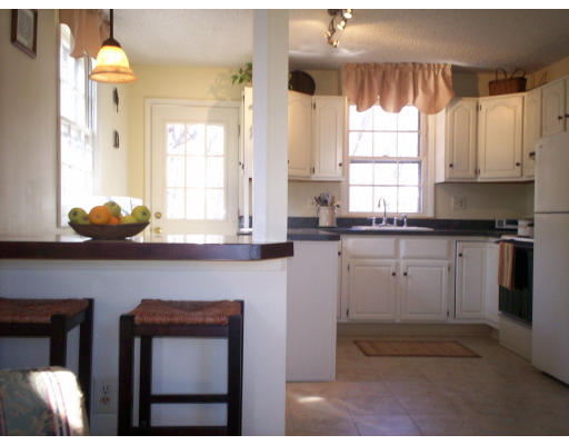 14 Maple Warren, RI 02885 - Photo 4 of 9