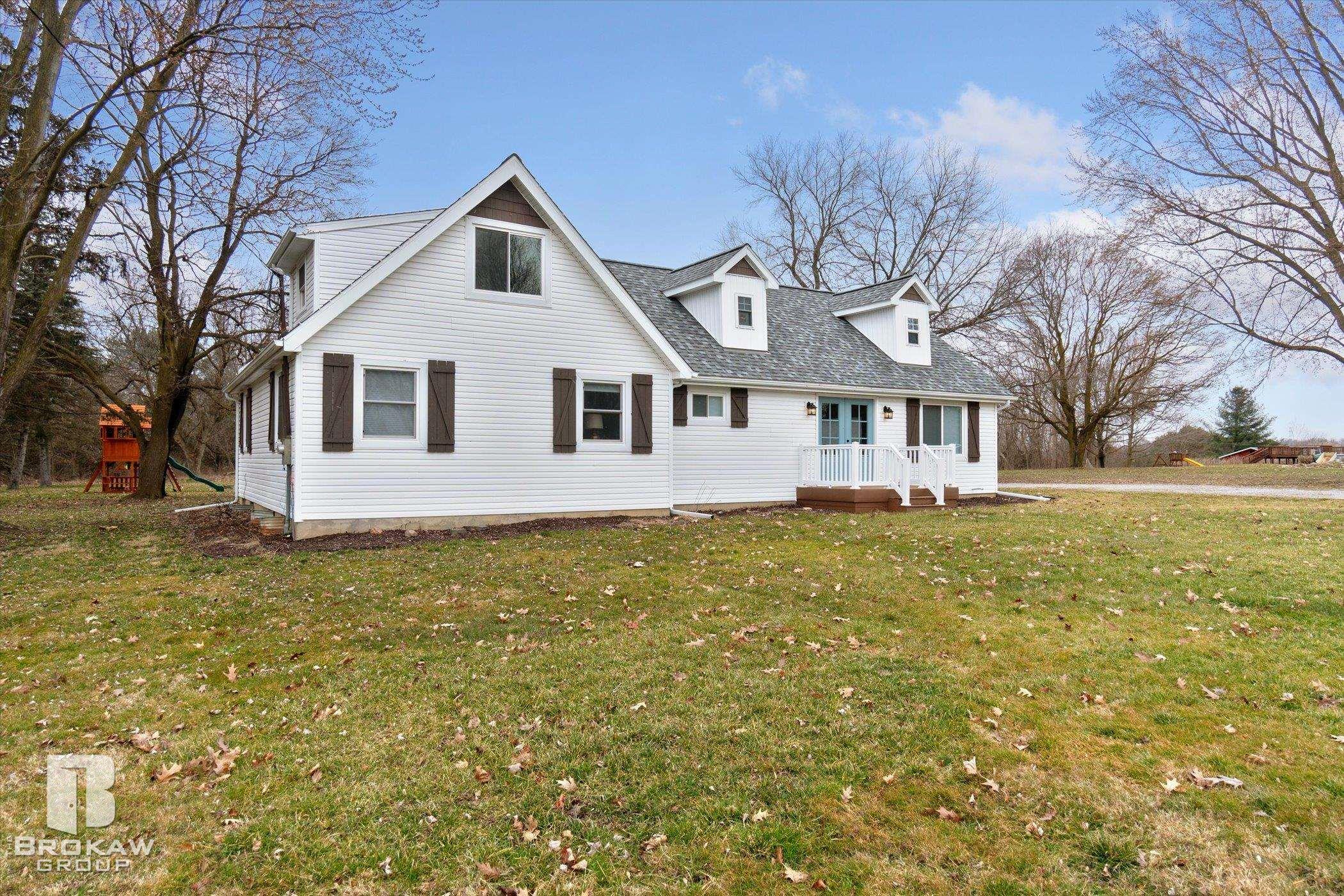 10177 East Coldwater Road Davison, MI 48423 - Photo 2 of 52