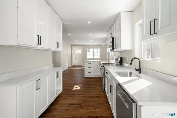 $575,000 | 6 Juniper Ridge Drive, Danbury, CT 06811