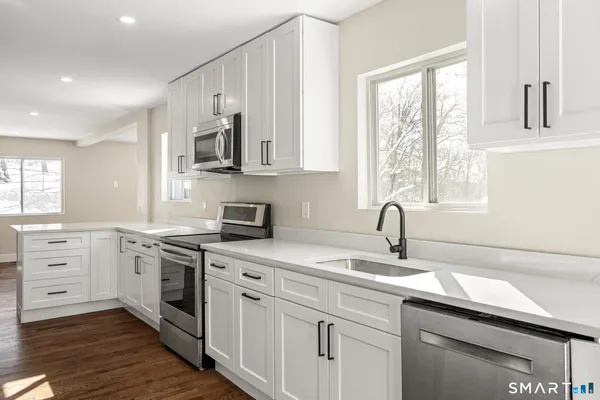 $575,000 | 6 Juniper Ridge Drive, Danbury, CT 06811