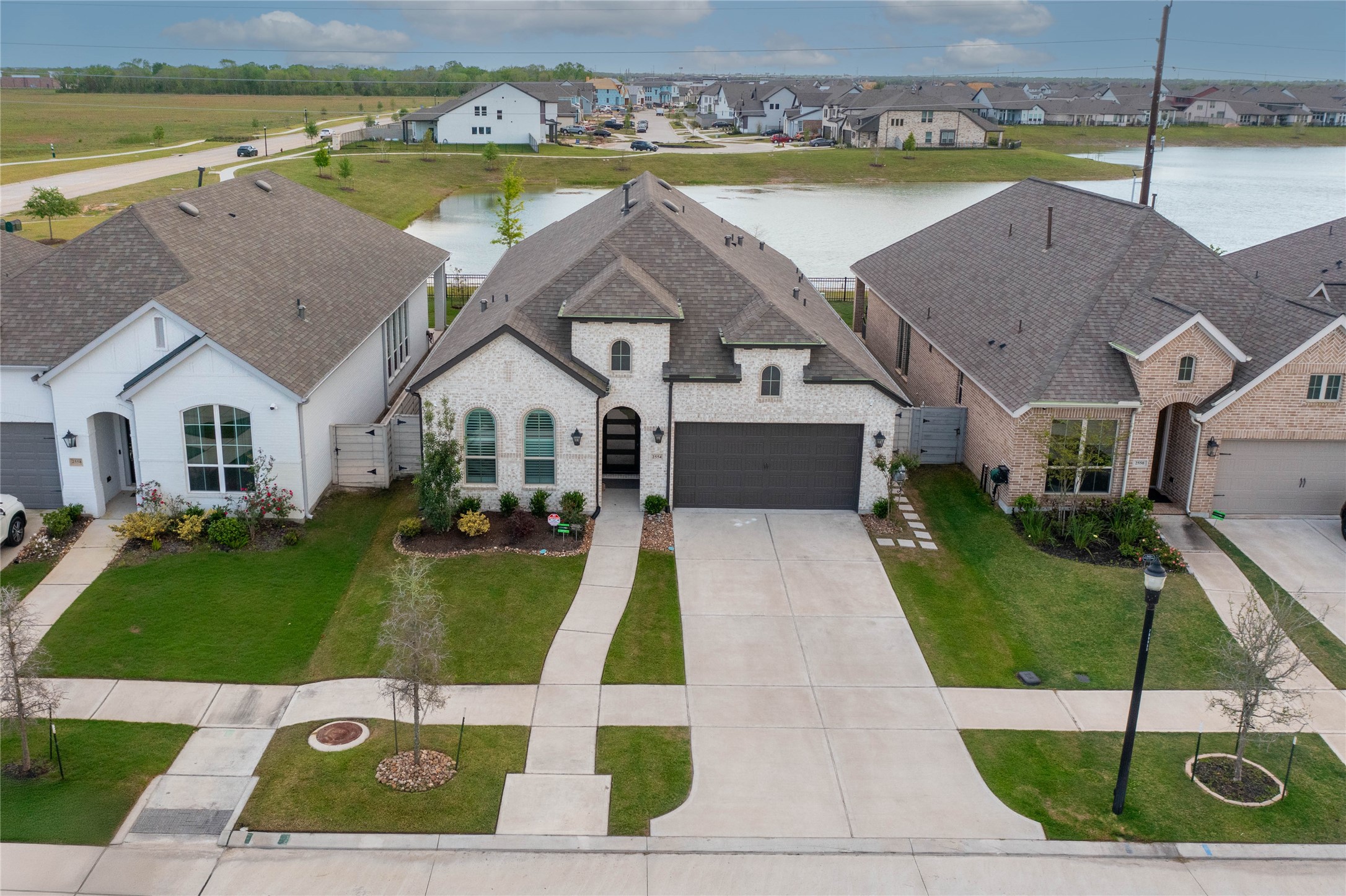 2554 Forbidden Fig Row Manvel, TX 77578 - Photo 5 of 43