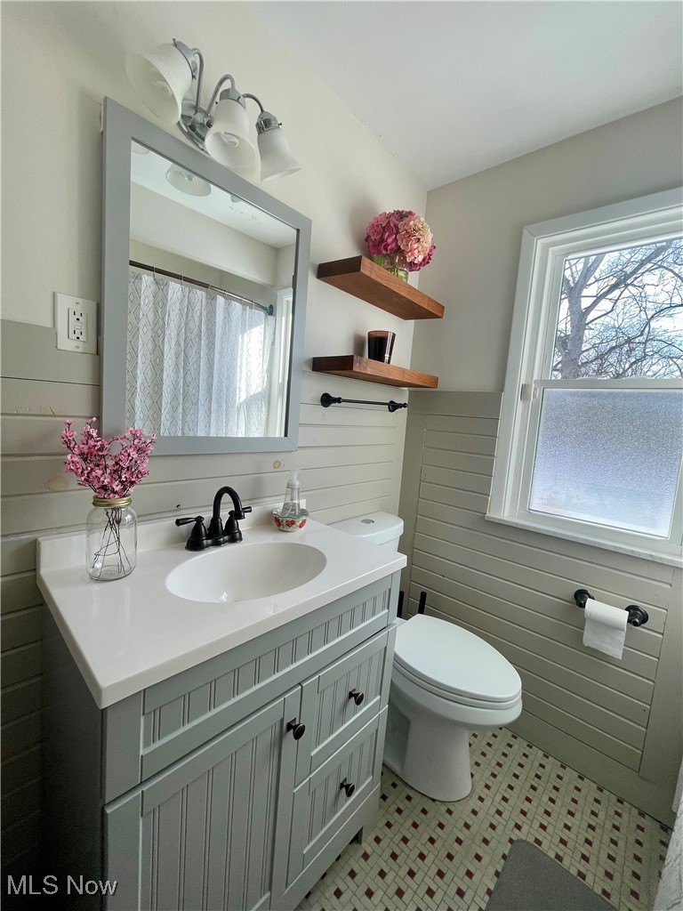 1544 Edgefield Road Lyndhurst, OH 44124 - Photo 15 of 36 Full bathroom featuring a shower with curtain, vanity, a wainscoted wall, and plenty of natural light