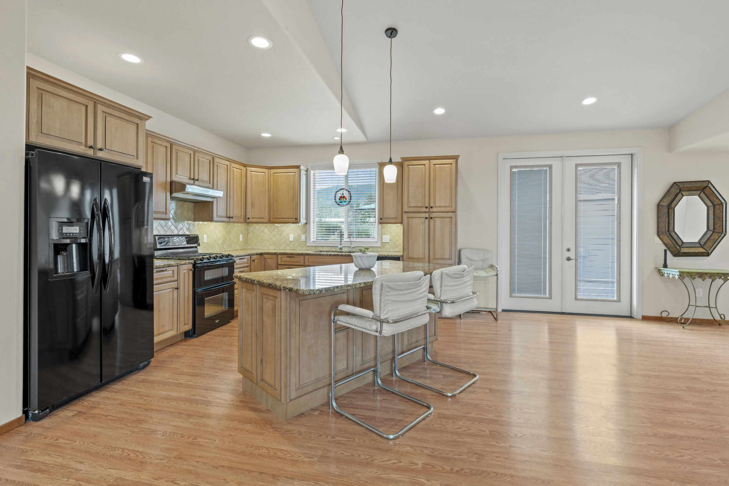 2911 Heritage Road Central Point, OR 97502 - Photo 25 of 59 2nd Kitchen