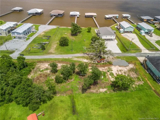 $129,000 | 180 Cooper Ann Lane, Hackberry, LA 70645