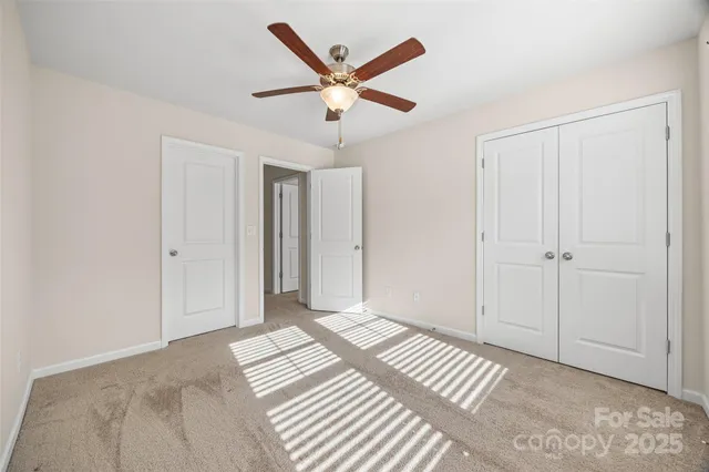 a view of a livingroom with a ceiling fan