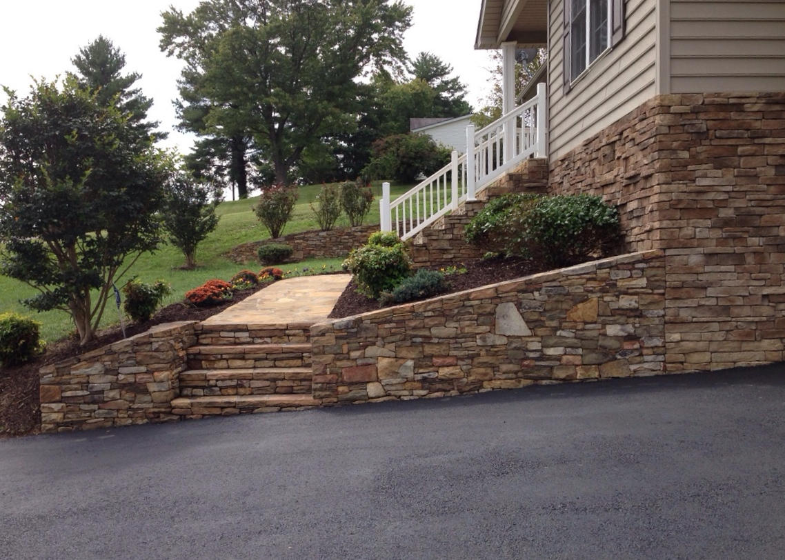 711 North Mill Road Salem, VA 24153 - Photo 2 of 36 Entry from Driveway