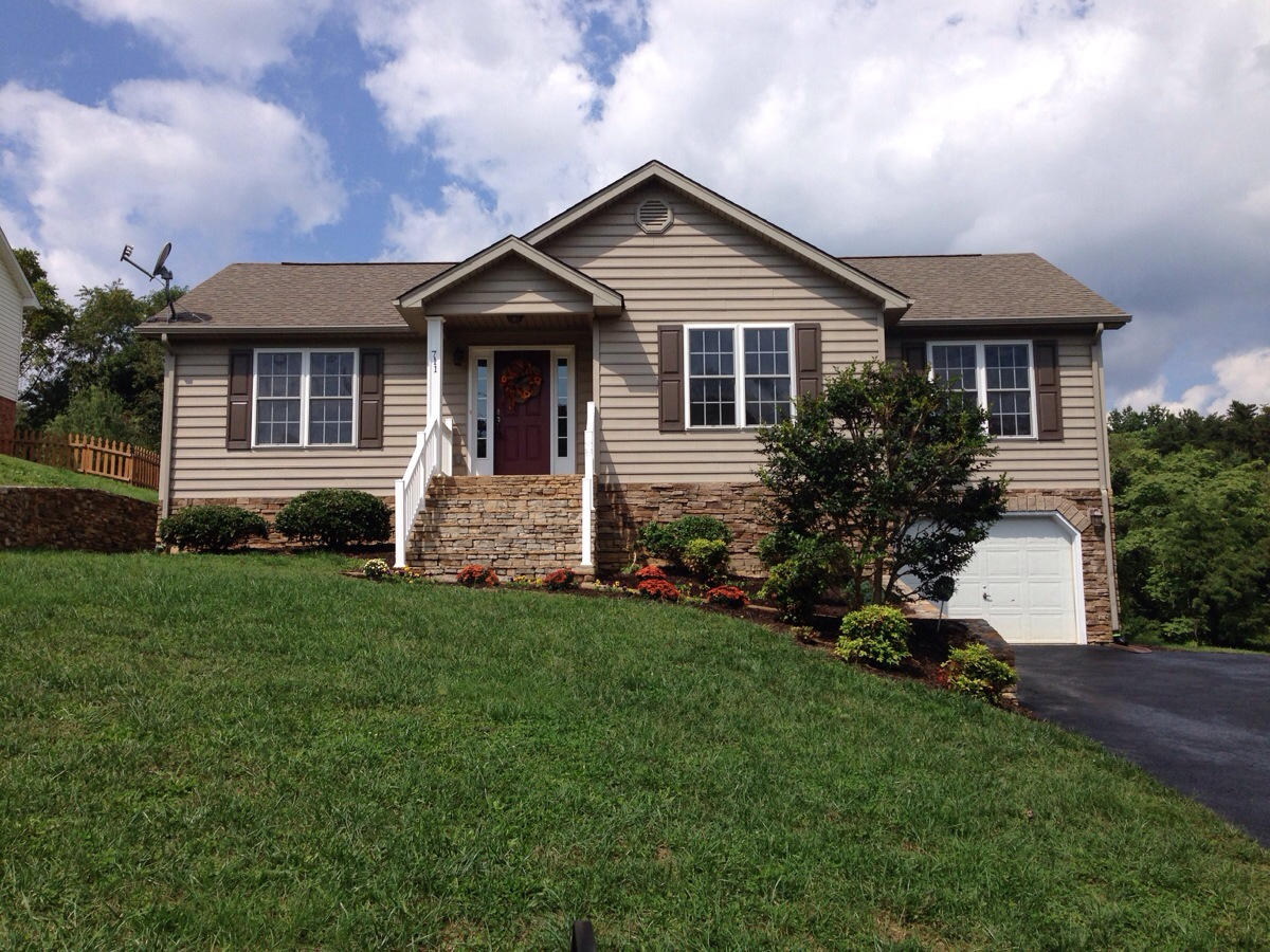 711 North Mill Road Salem, VA 24153 - Photo 23 of 36 Front of home