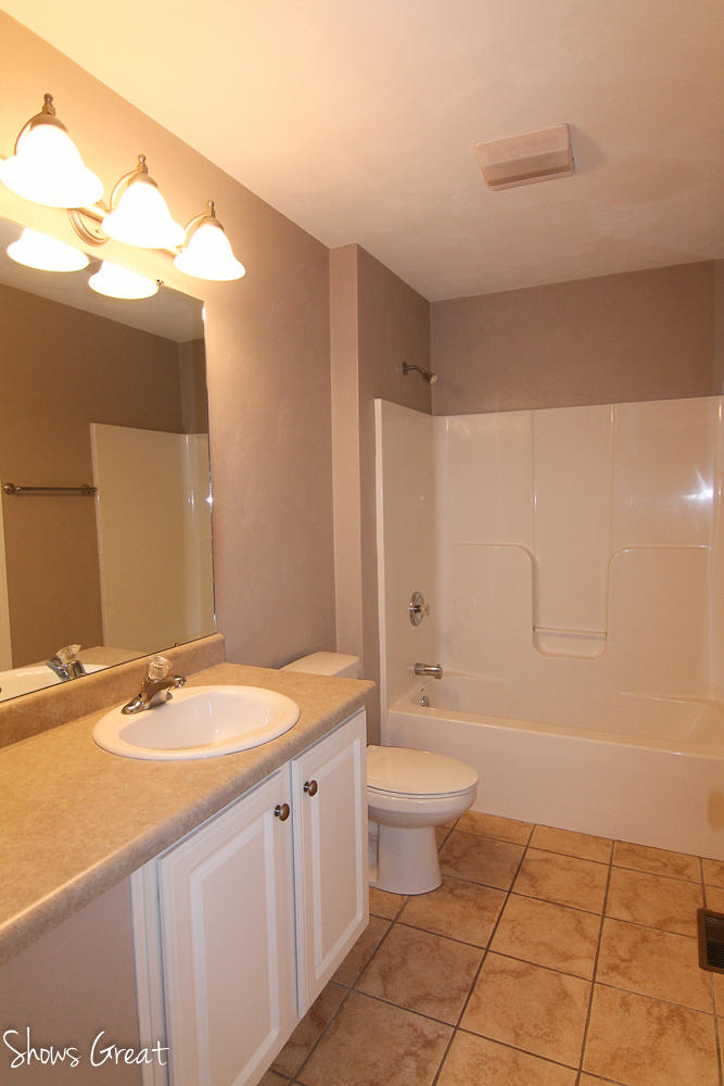 711 North Mill Road Salem, VA 24153 - Photo 9 of 36 Hall Bath