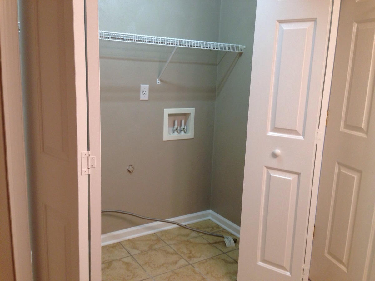 711 North Mill Road Salem, VA 24153 - Photo 10 of 36 Main Floor laundry