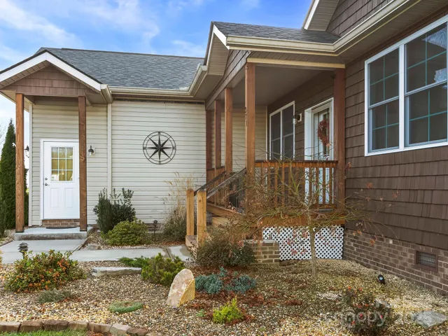 $444,000 | 371 Beechnut Drive, Hendersonville, NC 28739