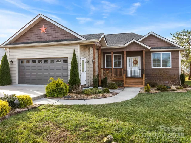 $444,000 | 371 Beechnut Drive, Hendersonville, NC 28739