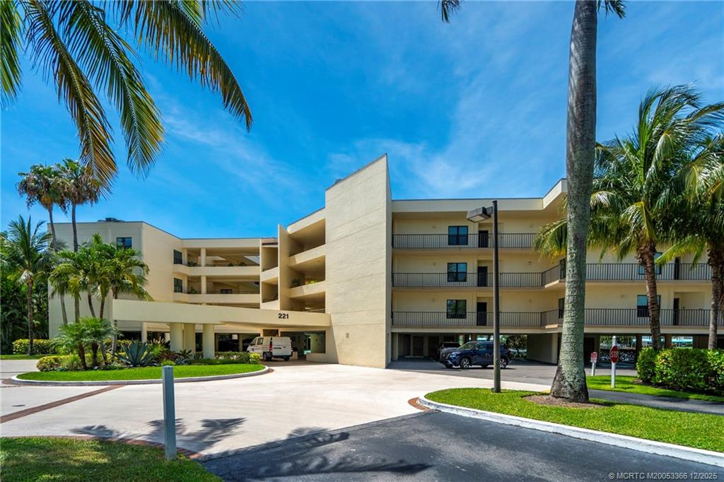 221 Northeast Plantation Road, Unit 407 Stuart, FL 34996 - Photo 4 of 42
