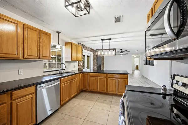 $440,000 | 3900 Northwest 37th Place, Gainesville, FL 32606