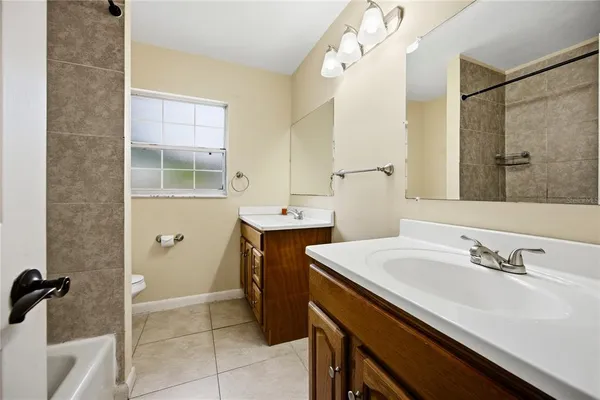 $440,000 | 3900 Northwest 37th Place, Gainesville, FL 32606