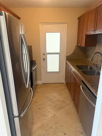 $2,200 | 2555 Northeast 11th Street, Unit 502, Fort Lauderdale, FL 33304