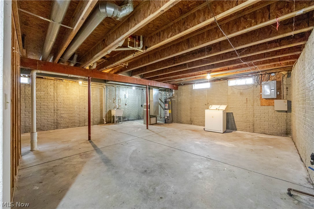 1404 Lakeview Road Cleveland, OH 44106 - Photo 20 of 32 Large open basement