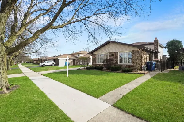$399,974 | 12820 South Blossom Drive, Alsip, IL 60803