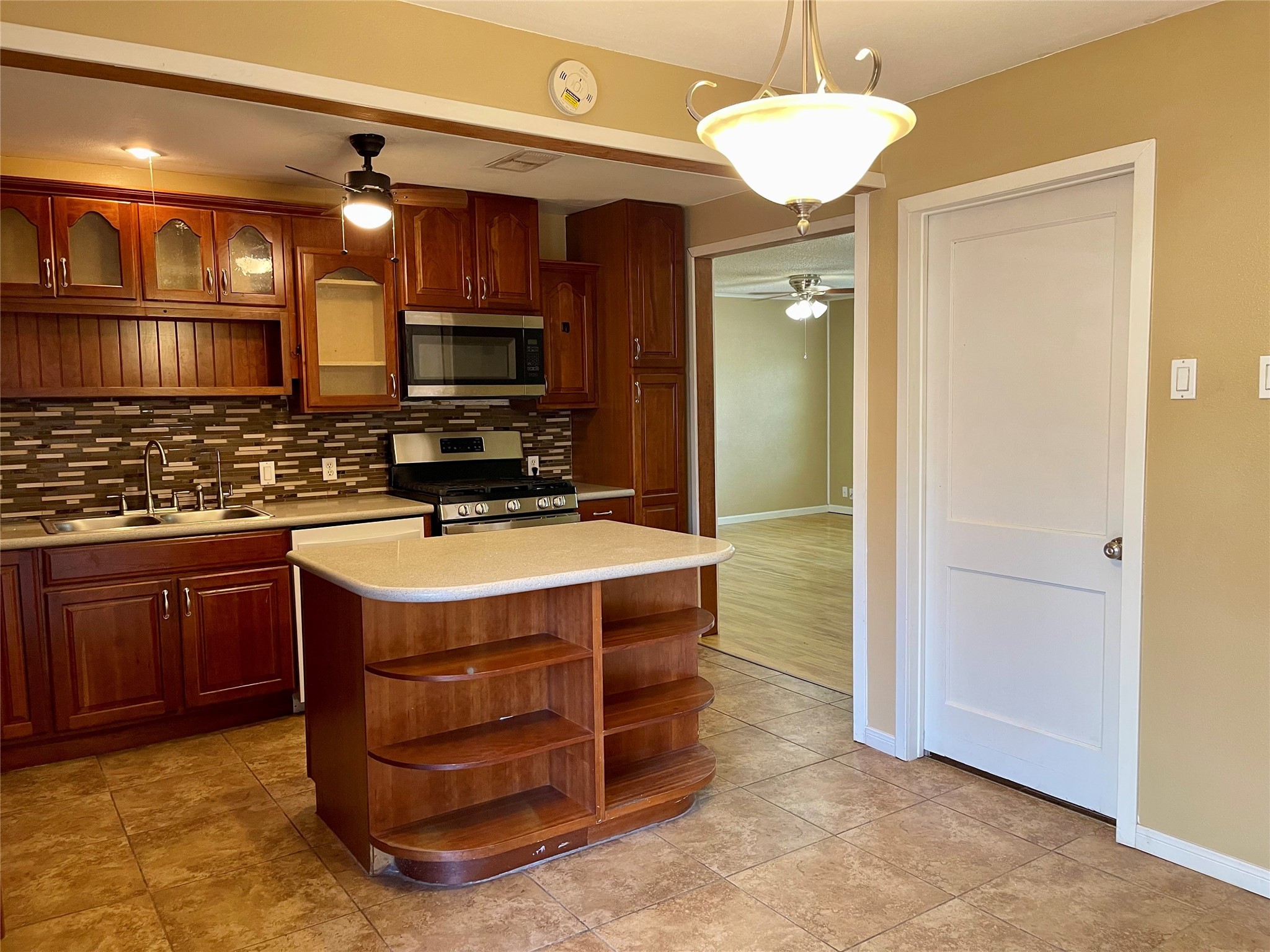 1113 Chevy Chase Drive Angleton, TX 77515 - Photo 11 of 32 Kithen