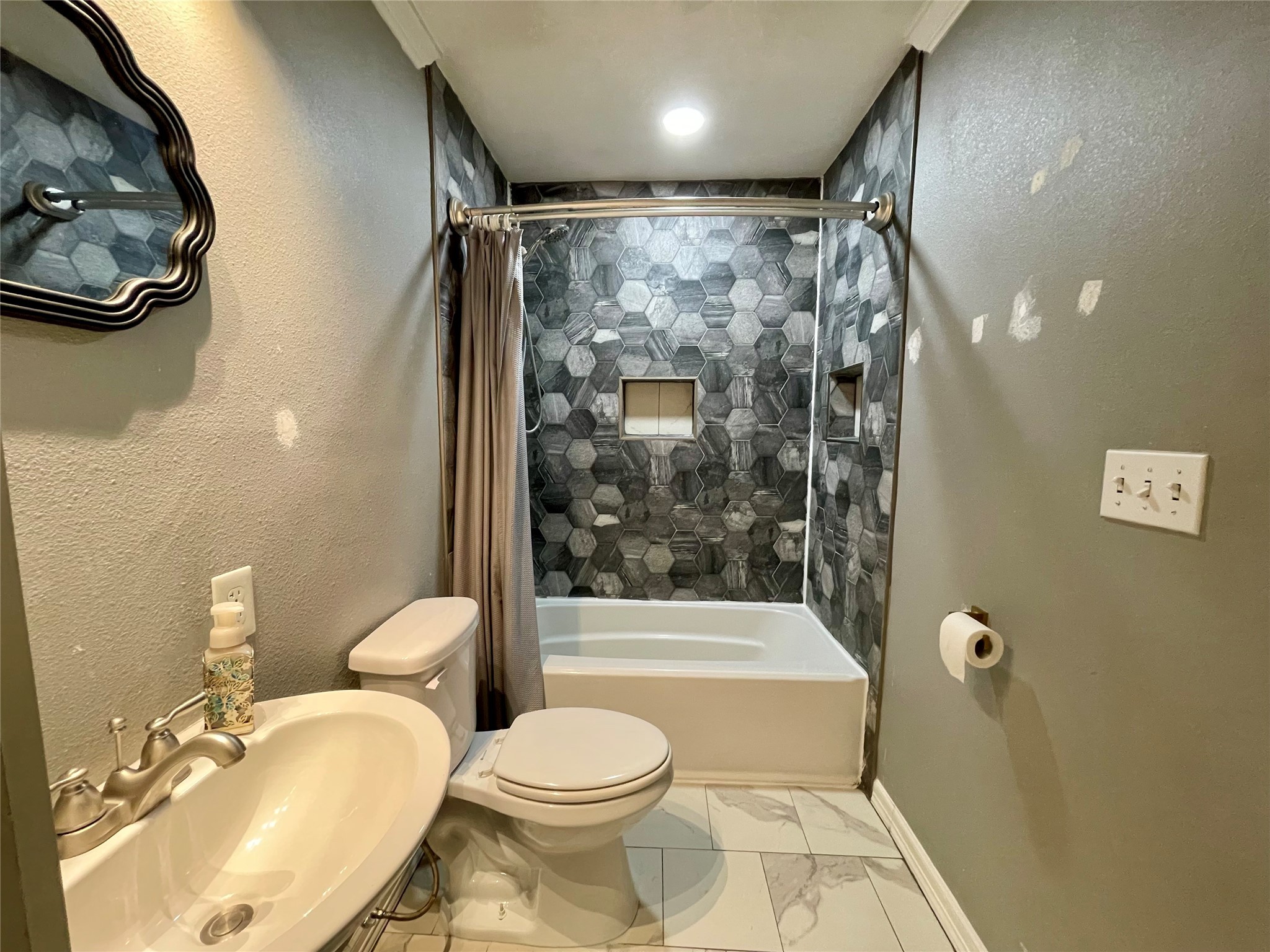 1113 Chevy Chase Drive Angleton, TX 77515 - Photo 19 of 32 Bathroom